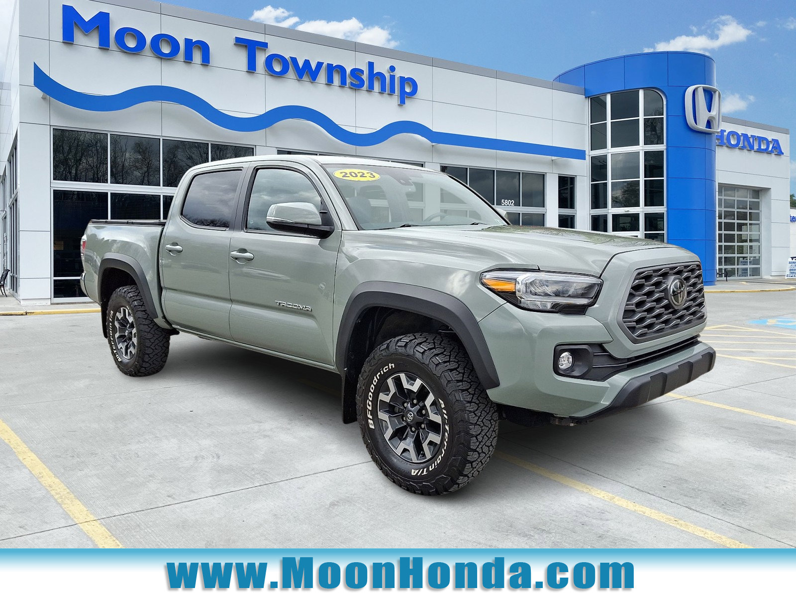 Used 2023 Toyota Tacoma TRD Off-Road image 1