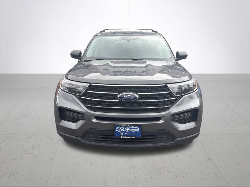 Used 2023 Ford Explorer XLT AWD/4WD image 2