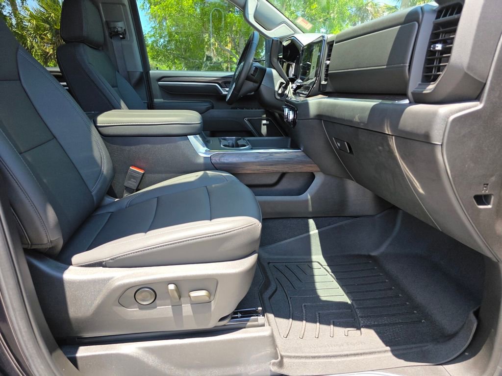 Used 2025 GMC Sierra 3500 SLT w/ SLT Convenience Package AWD/4WD image 10