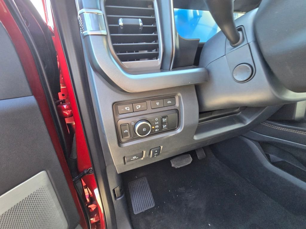 Used 2024 Ford F250 Platinum image 10