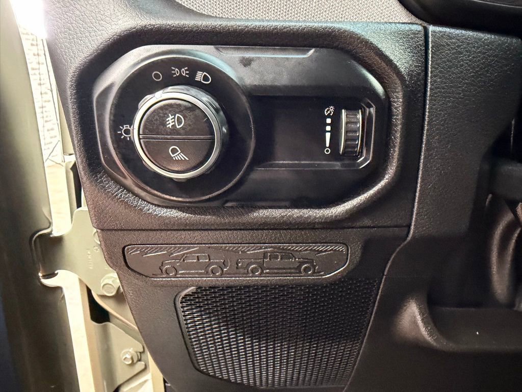 Used 2025 Jeep Gladiator Sport image 22