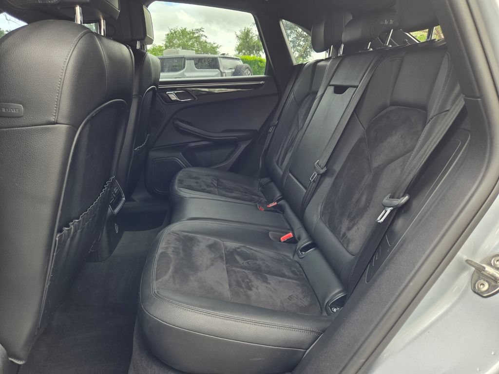Used 2018 Porsche Macan AWD/4WD image 25