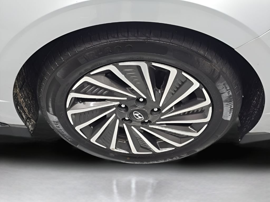 Certified 2024 Hyundai Sonata Limited FWD image 43
