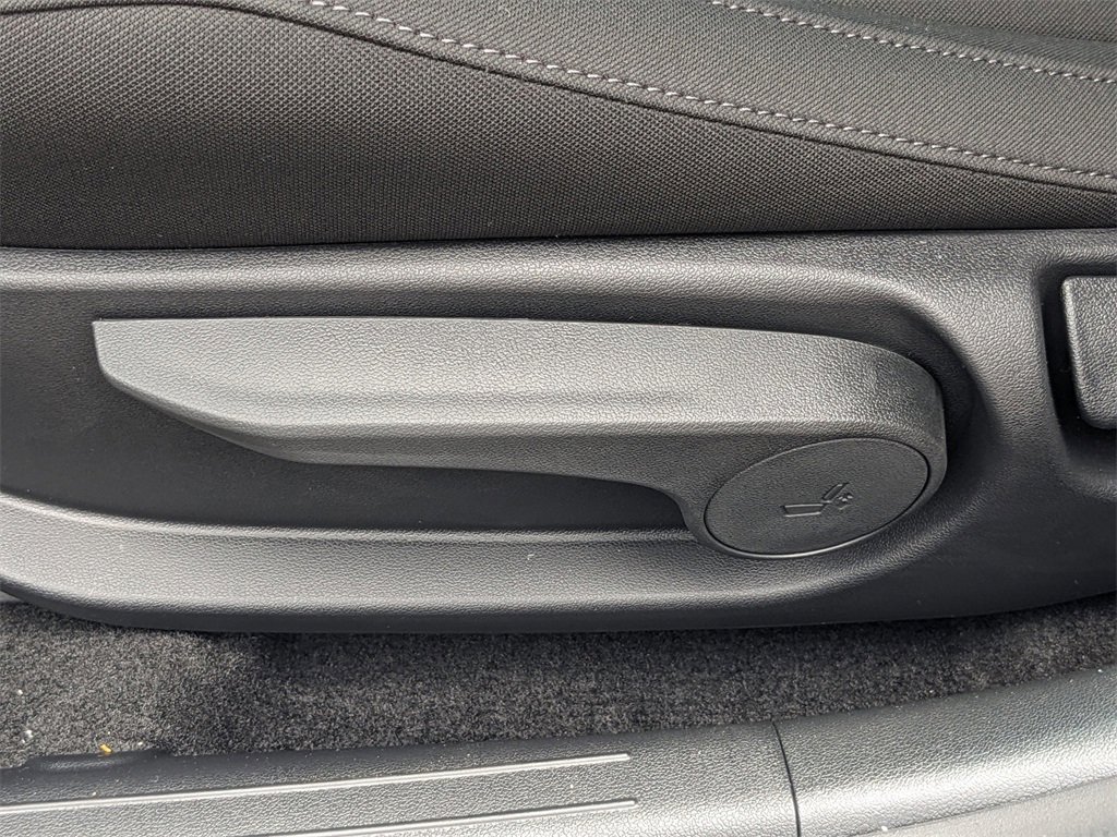 New 2025 Hyundai Elantra SEL image 19