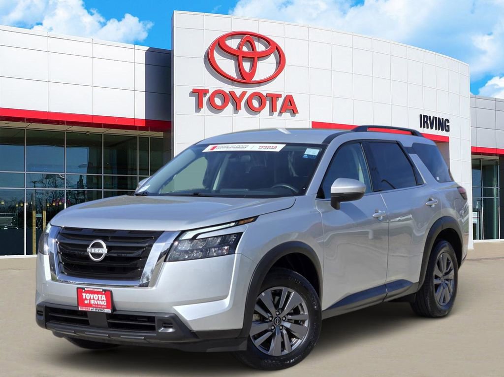 Used 2025 Nissan Pathfinder SV image 1