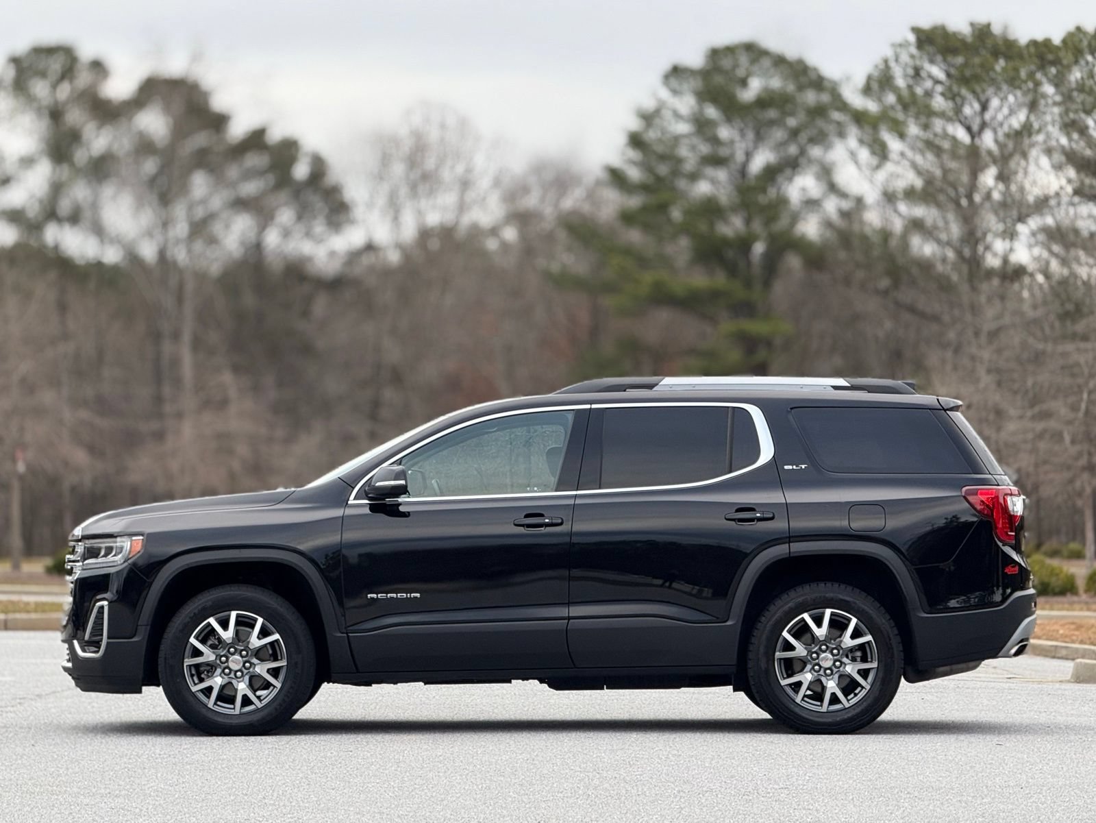 Used 2023 GMC Acadia SLT FWD image 8