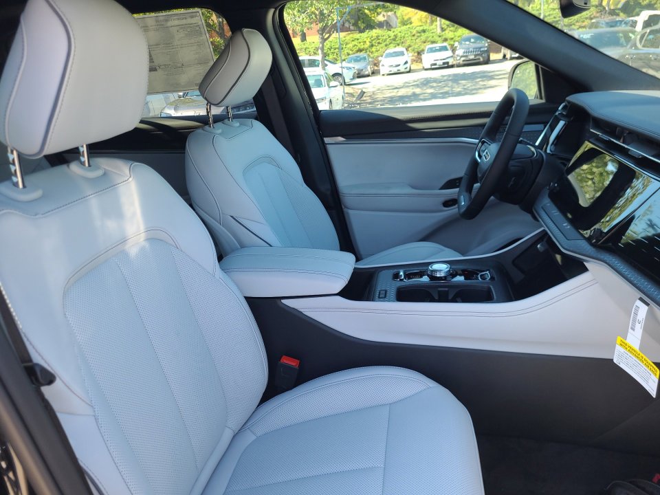 New 2025 Jeep Wagoneer Limited image 28