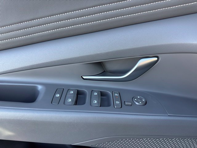 Used 2025 Hyundai Elantra Sport FWD image 17