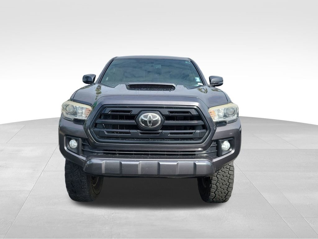 Used 2016 Toyota Tacoma TRD Sport w/ Towing Package image 7