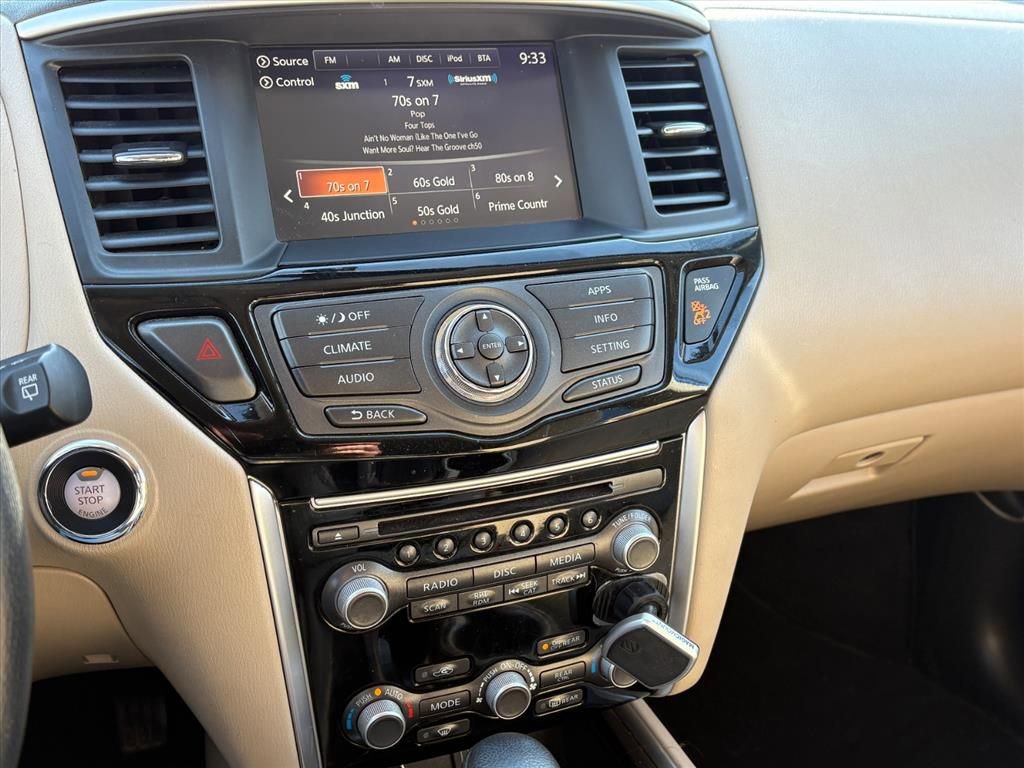 Used 2020 Nissan Pathfinder SV image 10