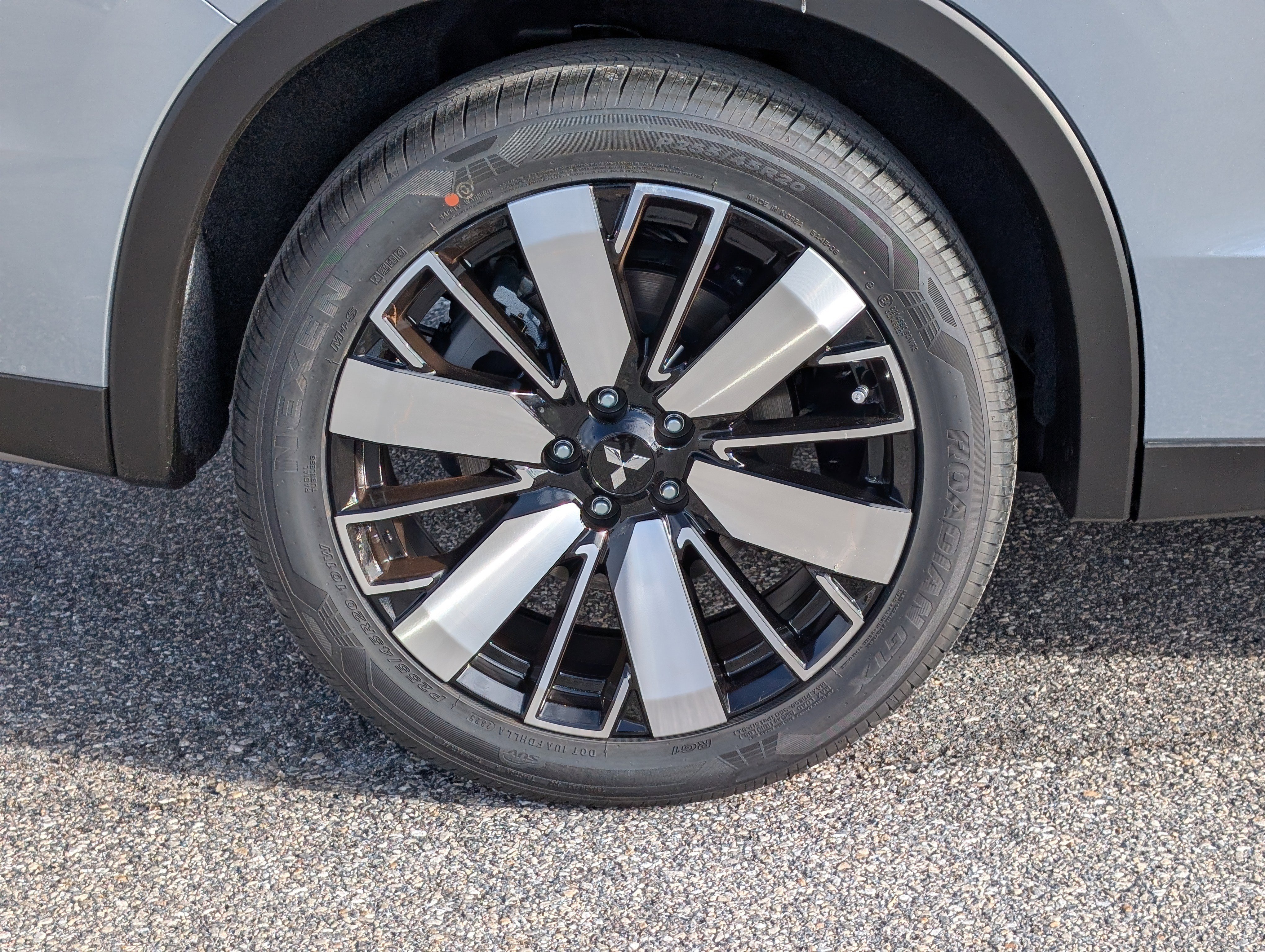 New 2026 Mitsubishi Outlander SE image 9