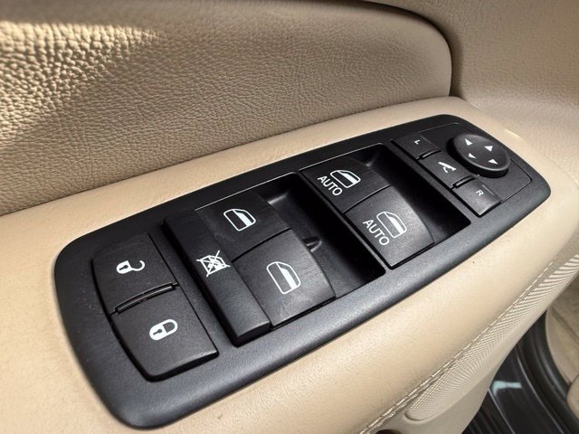 Used 2016 Jeep Grand Cherokee Overland AWD/4WD image 13