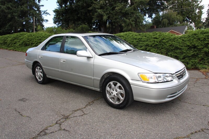 Used 2000 Toyota Camry LE w/ Value Pkg 3 FWD image 2