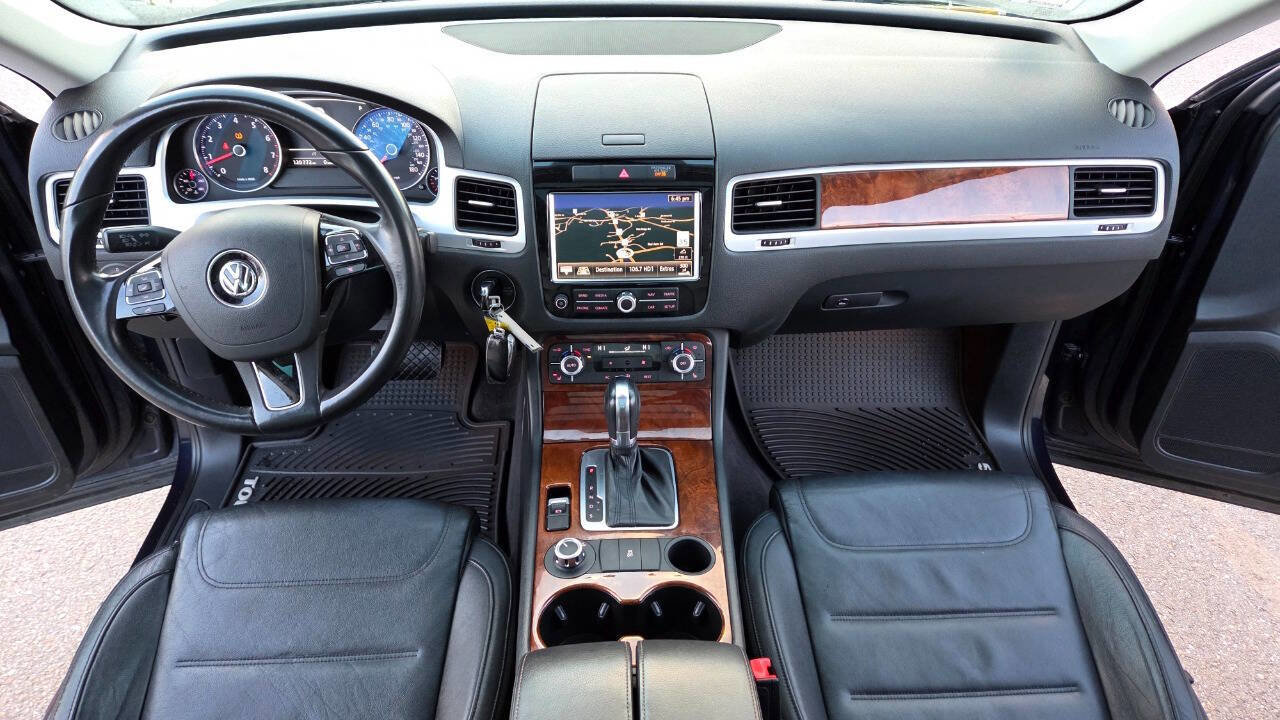 Used 2012 Volkswagen Touareg VR6 image 41