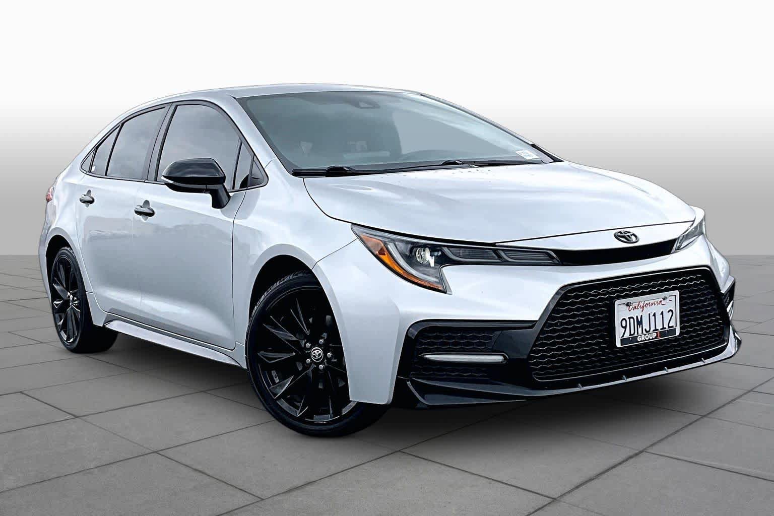 Used 2022 Toyota Corolla SE FWD image 2