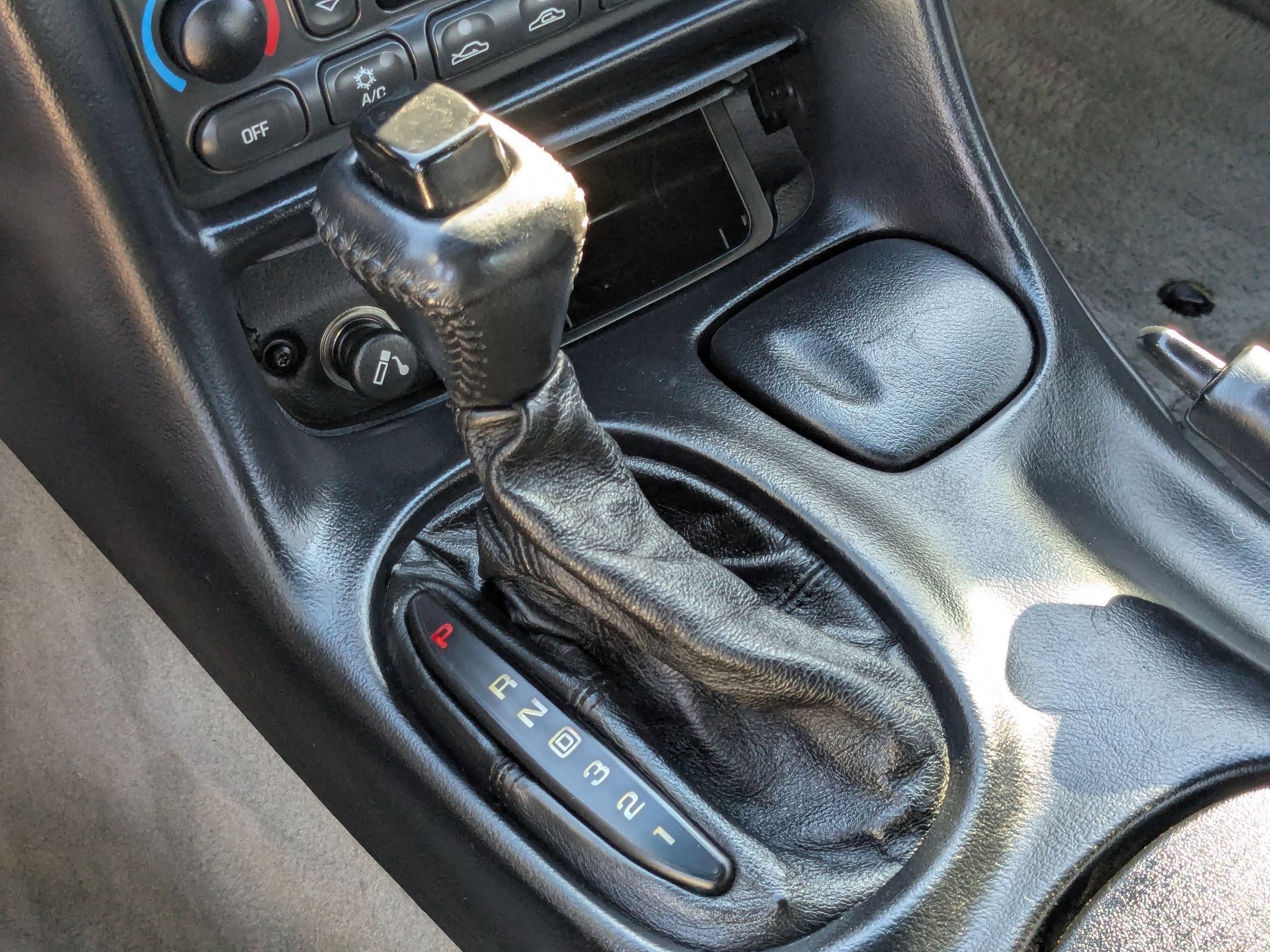 Used 1999 Chevrolet Corvette Coupe w/ Roof Pkg image 24