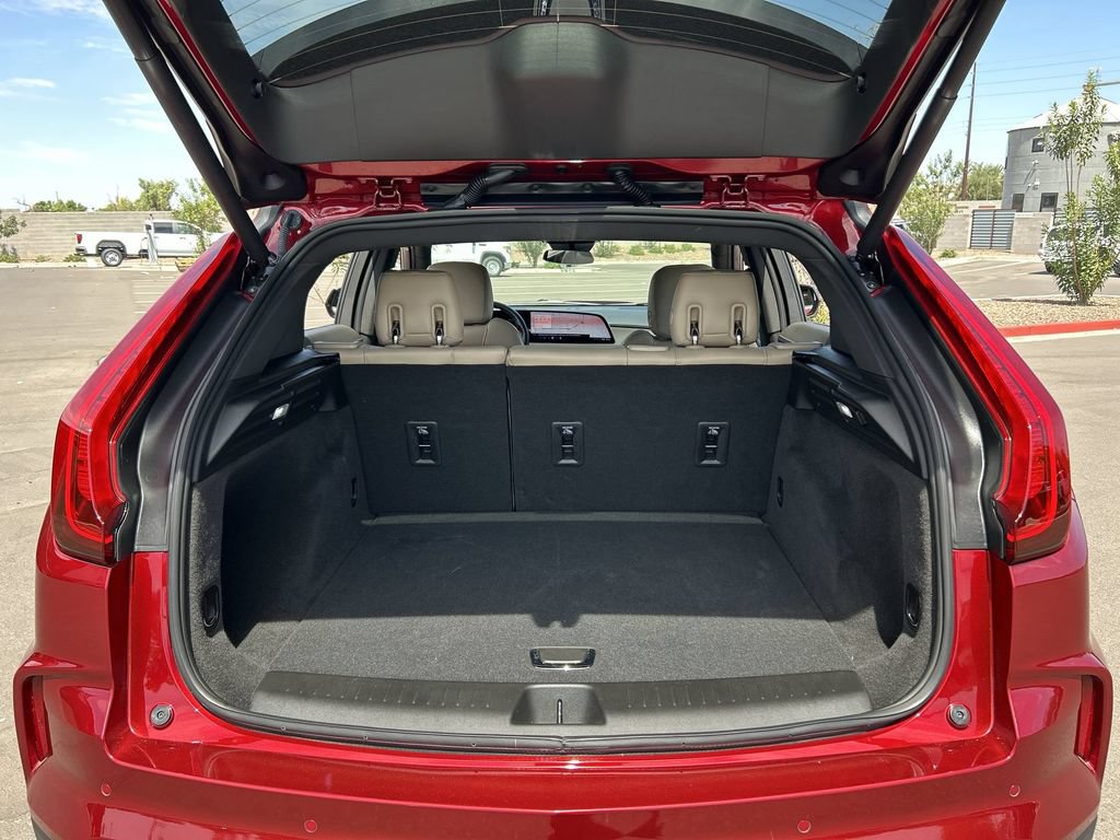 Used 2024 Cadillac XT4 Luxury w/ Cold Weather Package FWD image 27