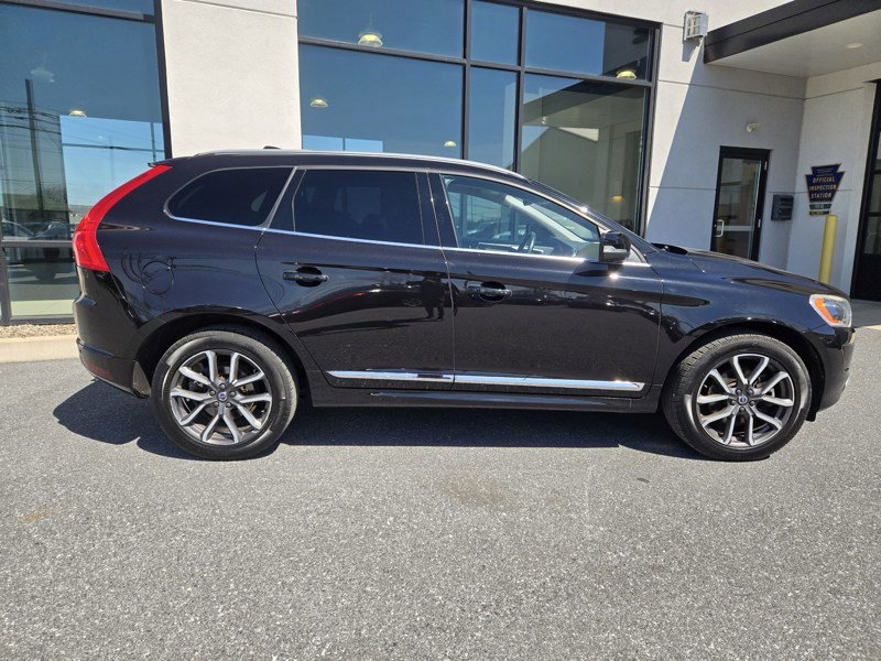 Used 2017 Volvo XC60 T6 Dynamic w/ Preferred Option Package image 10