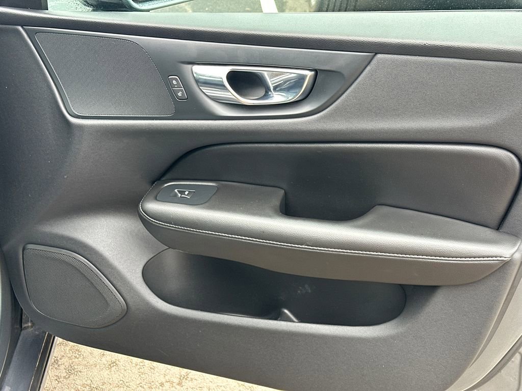 Used 2019 Volvo S60 T6 Momentum w/ Premium Package image 14