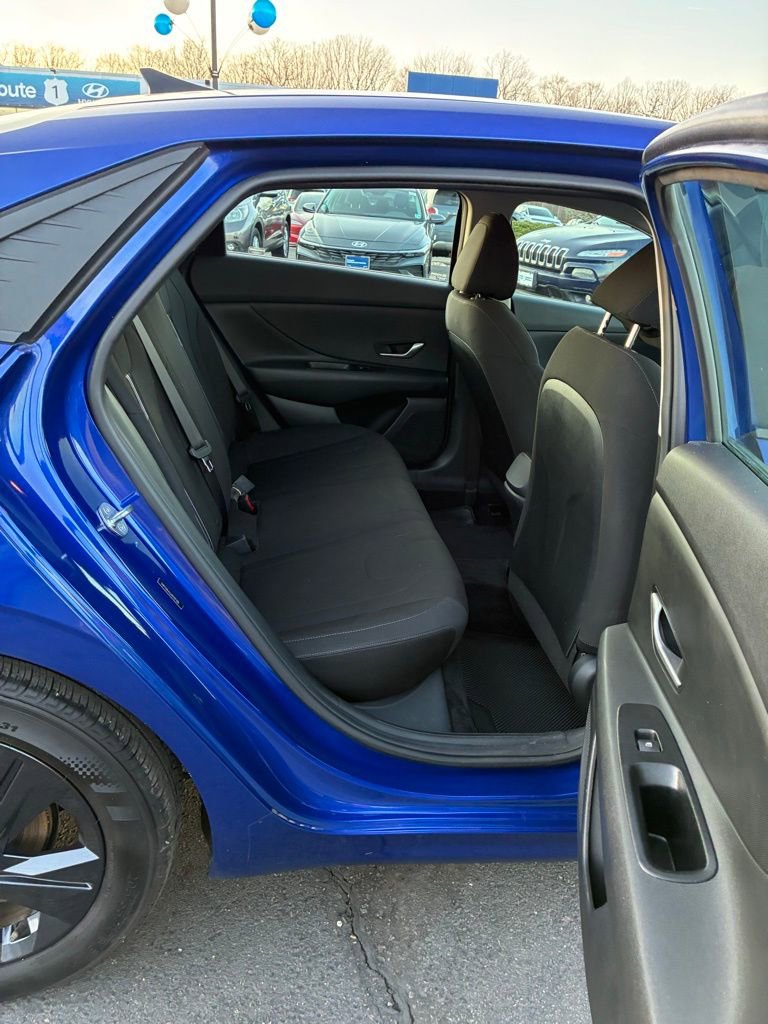 Used 2023 Hyundai Elantra SEL image 19