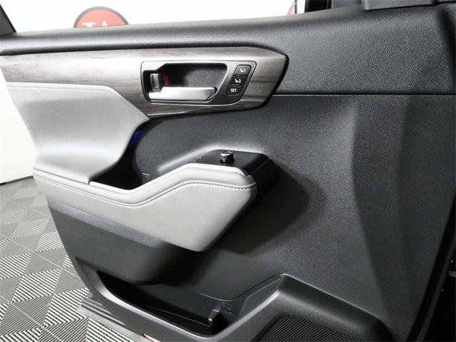 Used 2020 Toyota Highlander Limited Platinum image 26