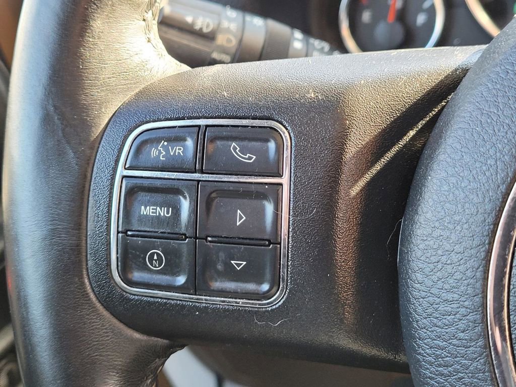 Used 2017 Jeep Wrangler Unlimited Rubicon w/ Connectivity Group image 31