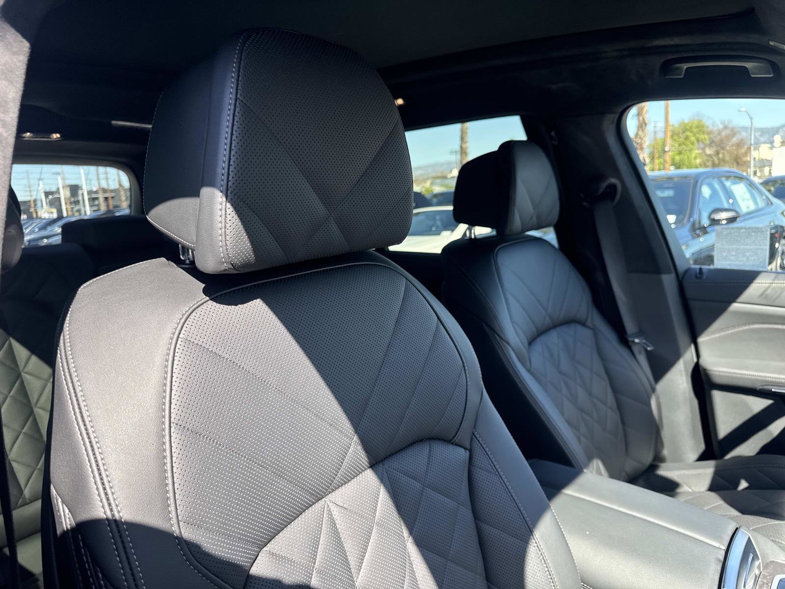 Certified 2025 BMW X7 xDrive40i w/ M Sport Package image 23