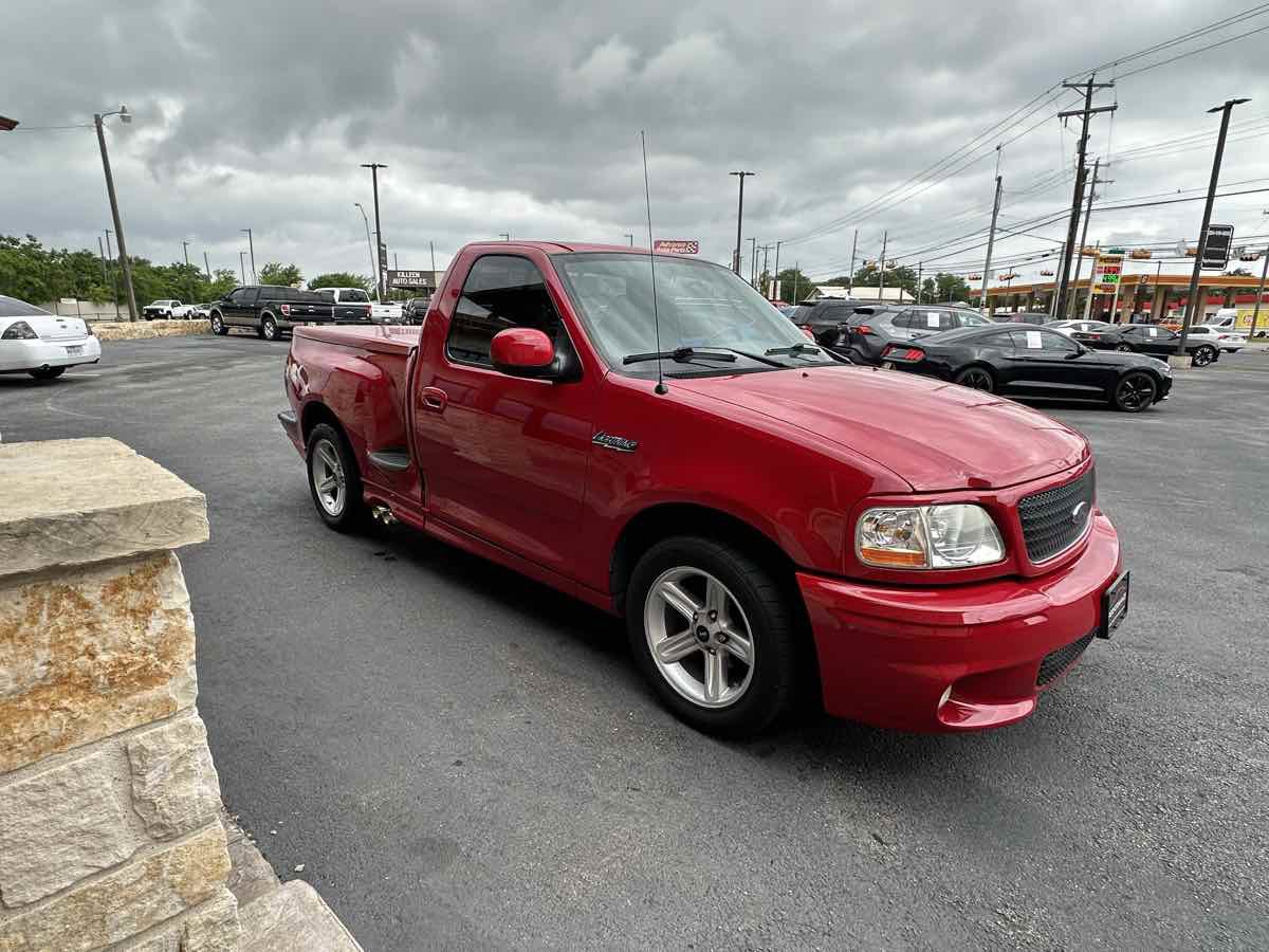 Used 2004 Ford F150 Lightning RWD image 5