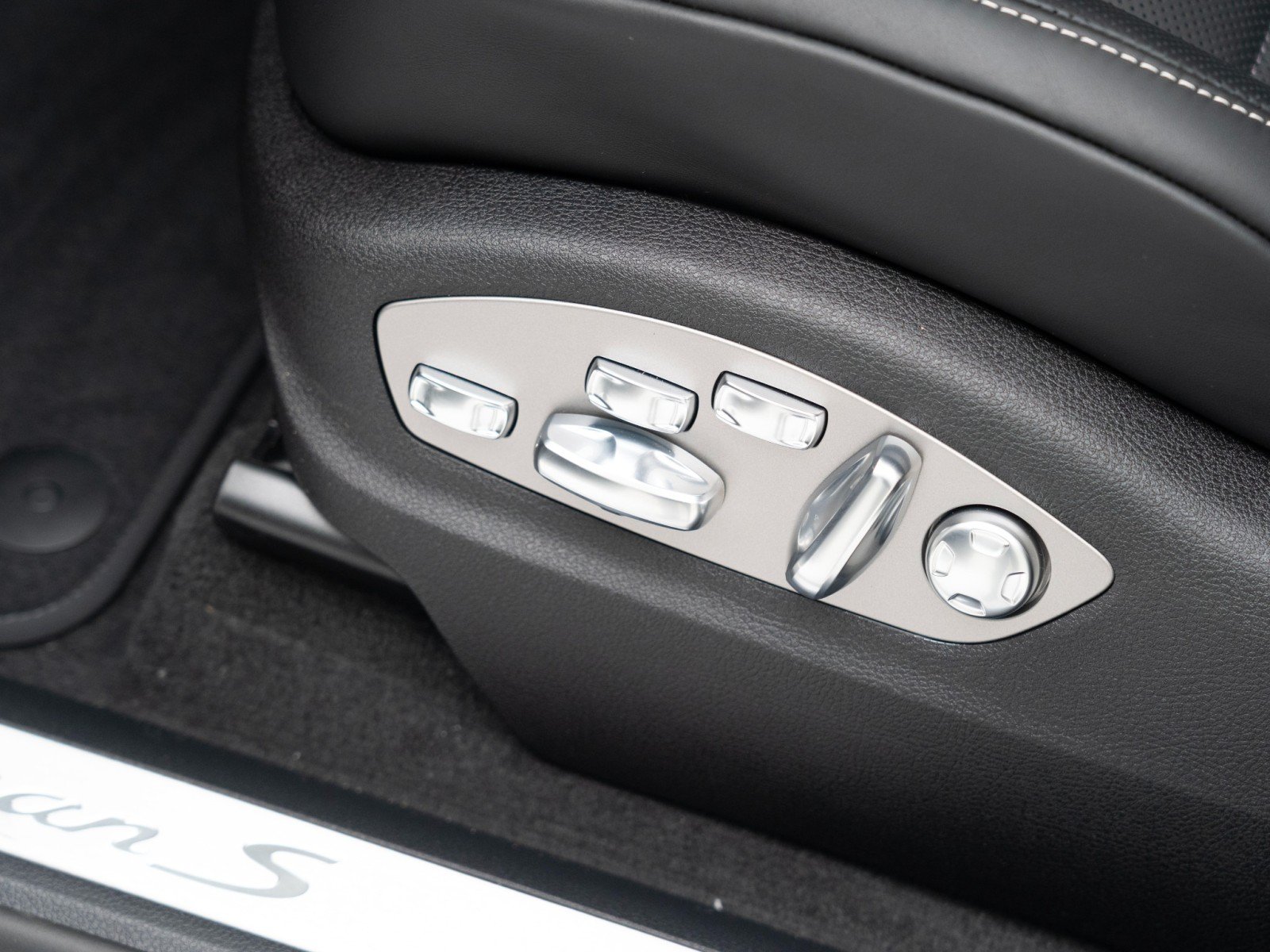 New 2026 Porsche Macan S AWD/4WD image 15
