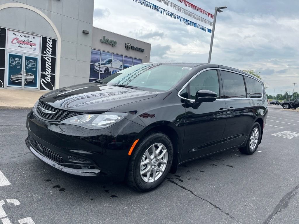 New 2025 Chrysler Voyager LX image 2