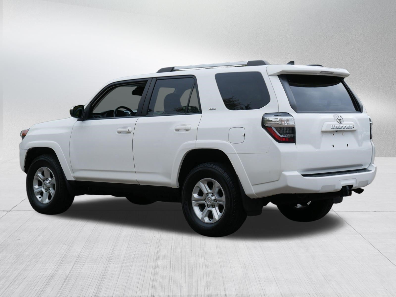 Used 2023 Toyota 4Runner SR5 AWD/4WD image 5