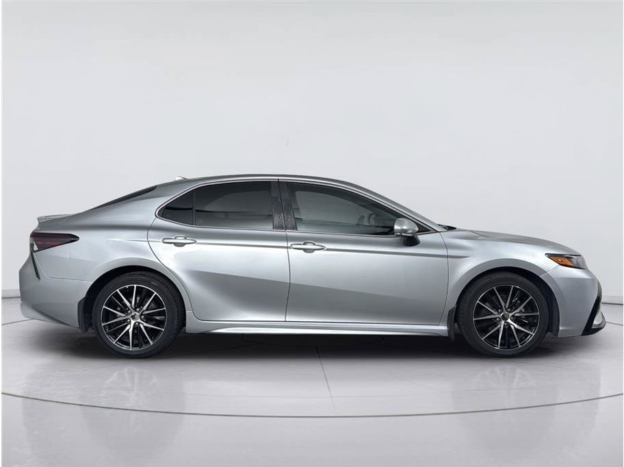 Used 2022 Toyota Camry SE w/ Carpet Mat Package (TMS) FWD image 6
