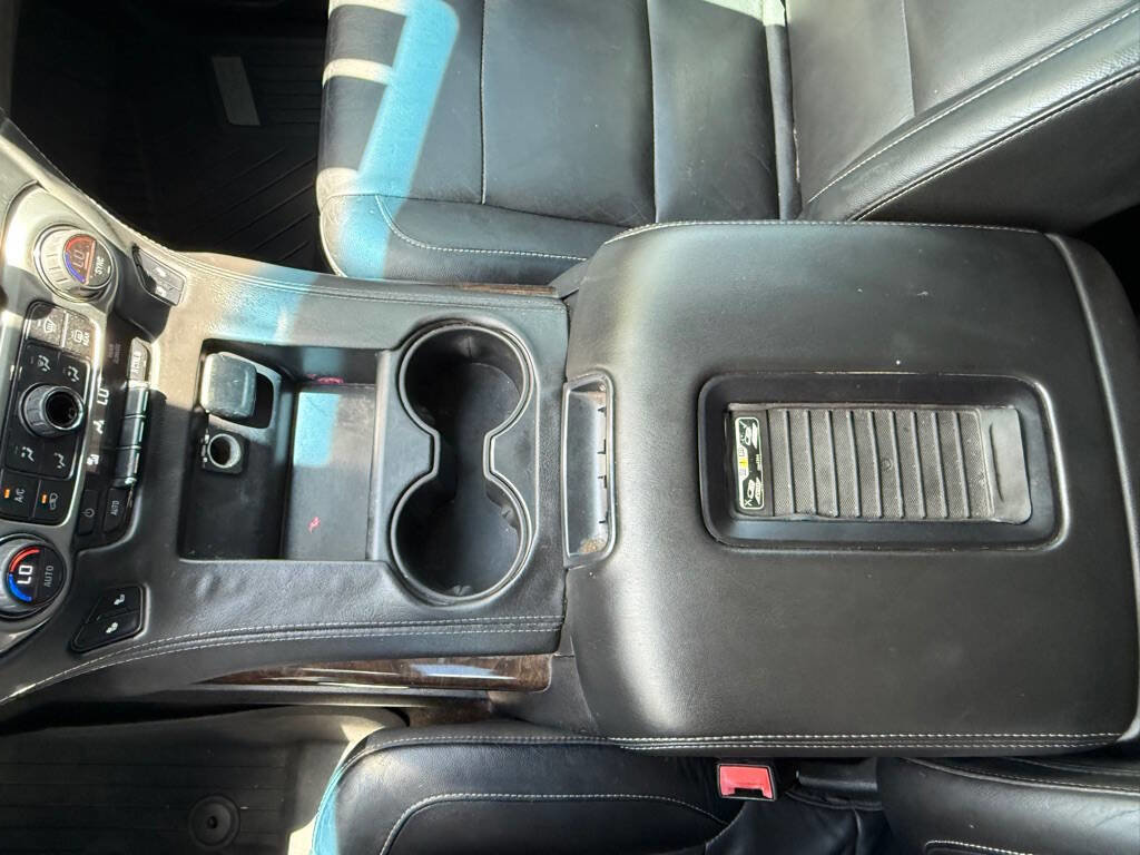 Used 2015 Chevrolet Suburban LT image 21