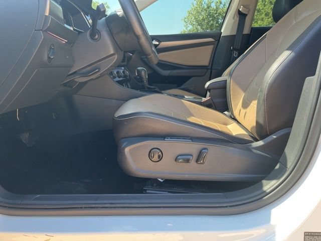 Used 2020 Volkswagen Jetta SEL Premium FWD image 16