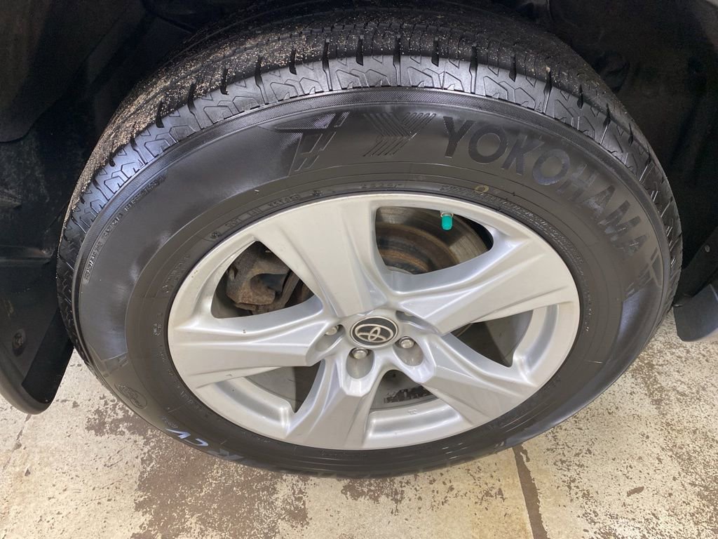 Used 2020 Toyota Highlander LE AWD/4WD image 10