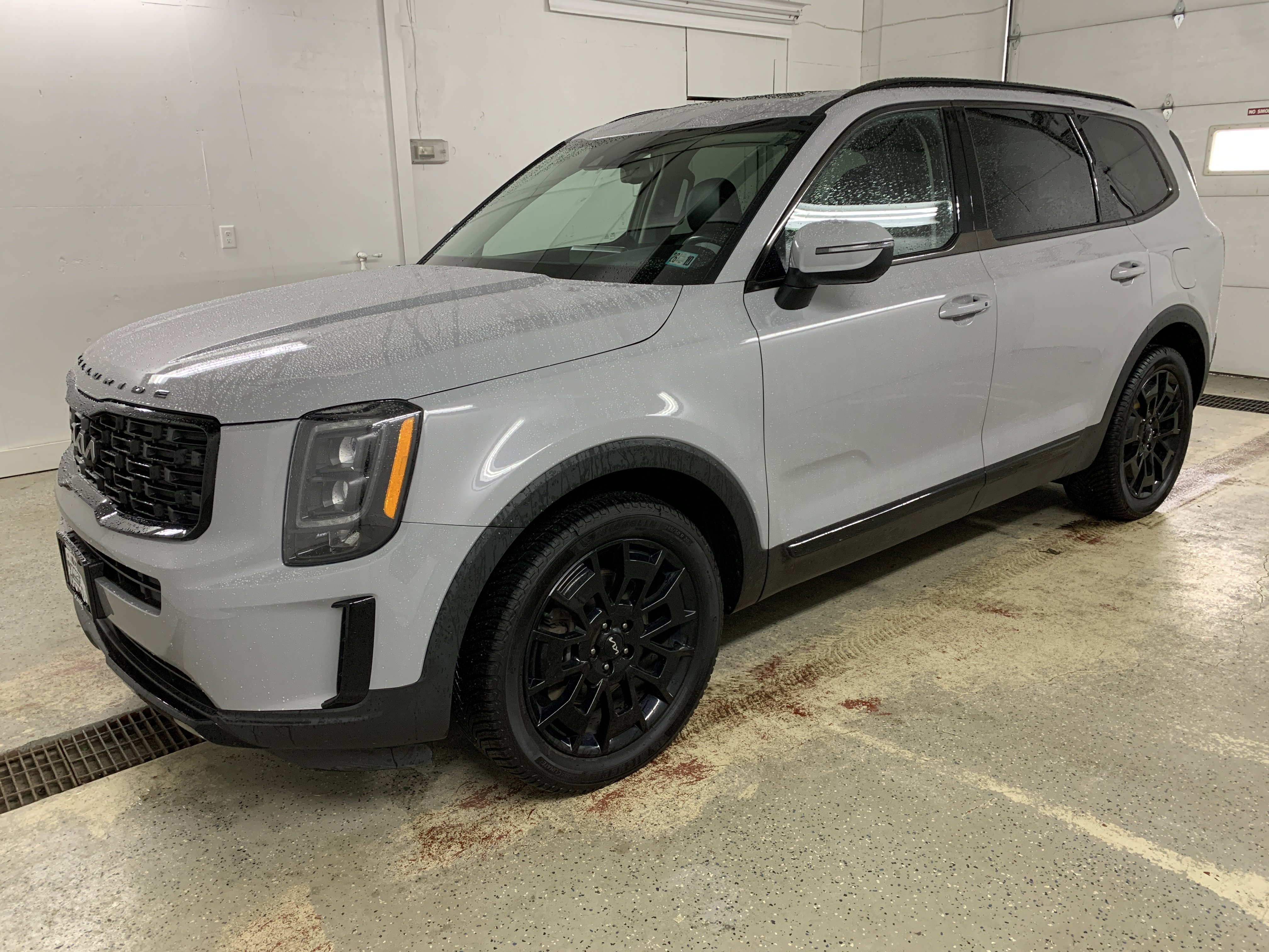 Used 2022 Kia Telluride EX w/ EX Premium Package image 3