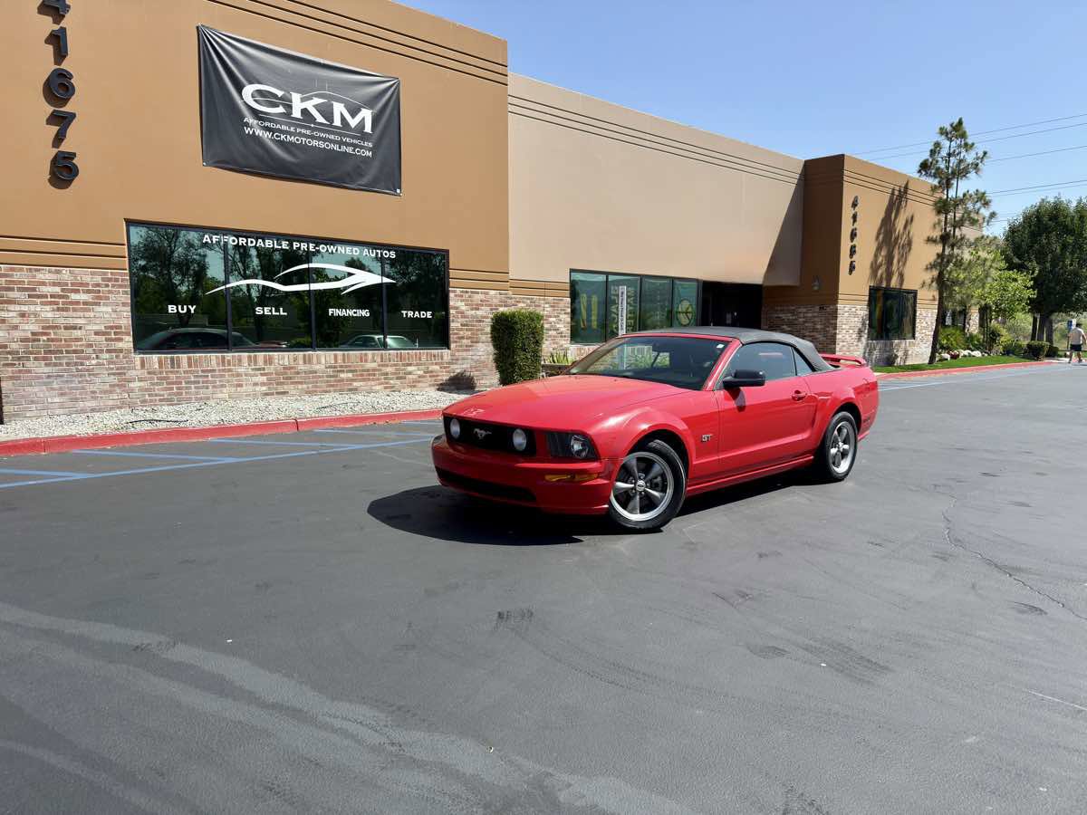Used 2005 Ford Mustang GT image 2