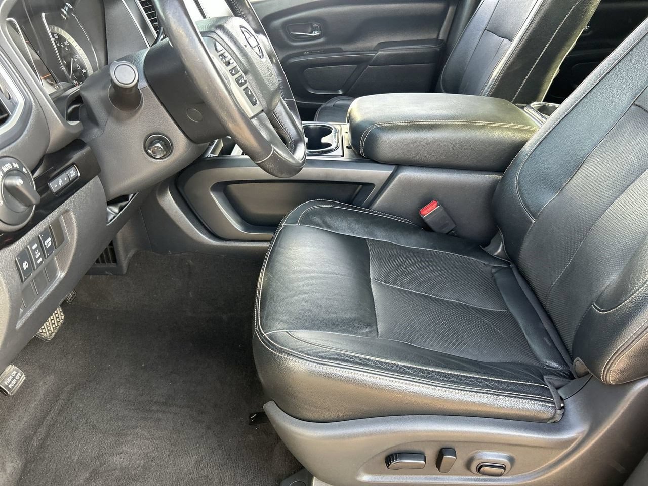 Used 2019 Nissan Titan SL w/ Midnight Edition AWD/4WD image 16