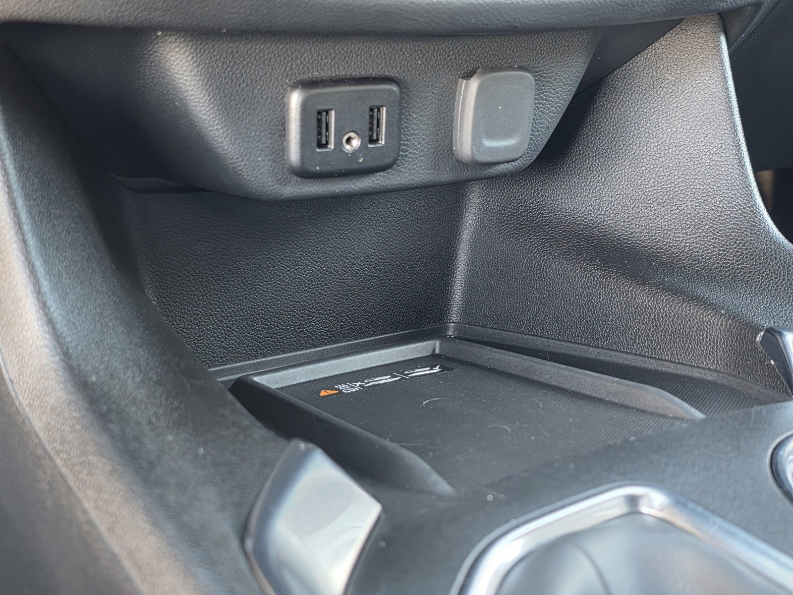 Used 2023 Chevrolet Traverse LT image 28