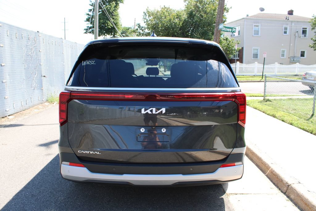 Used 2025 Kia Carnival FWD image 6