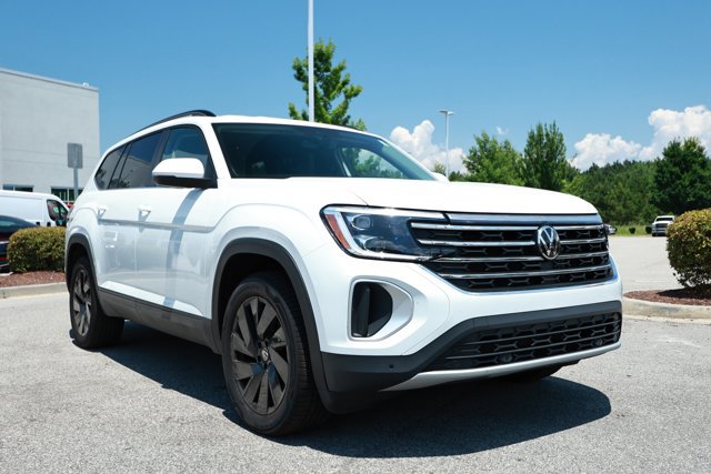 Used 2025 Volkswagen Atlas SE w/ Black Wheel Package FWD image 3