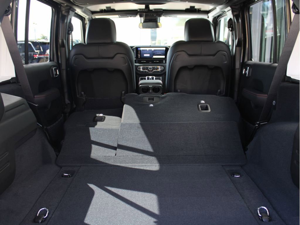 New 2025 Jeep Wrangler Unlimited Rubicon image 30