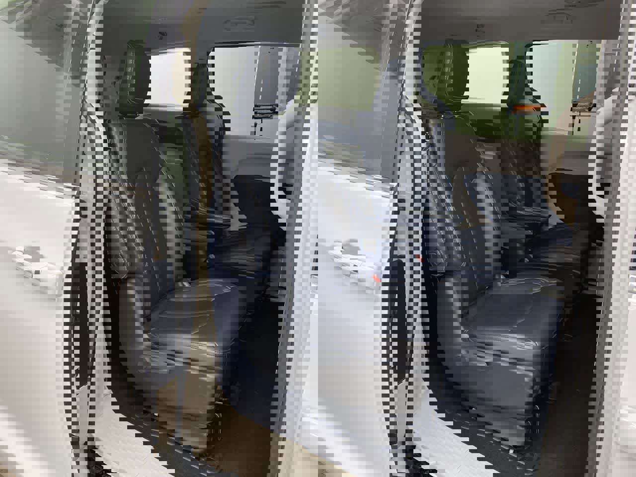 Used 2024 Chrysler Pacifica Select image 18