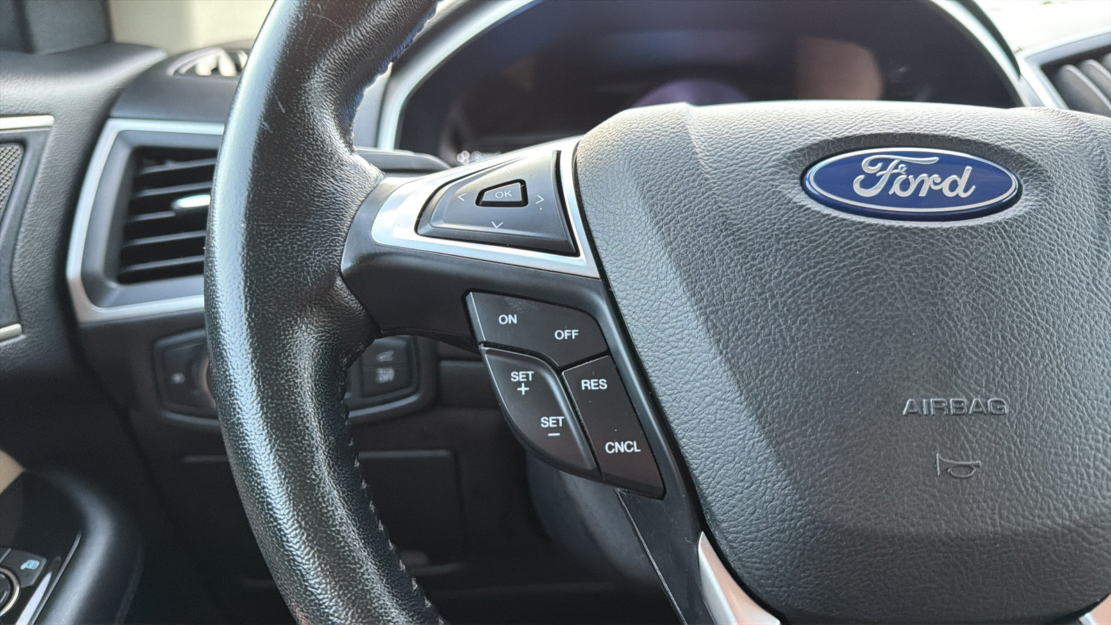 Used 2019 Ford Edge SEL w/ Equipment Group 201A FWD image 17