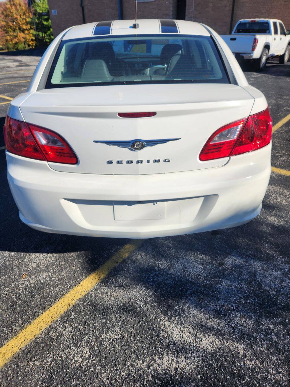 Used 2010 Chrysler Sebring Limited FWD image 11