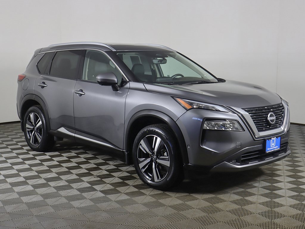 Used 2023 Nissan Rogue SL w/ SL Premium Package image 2