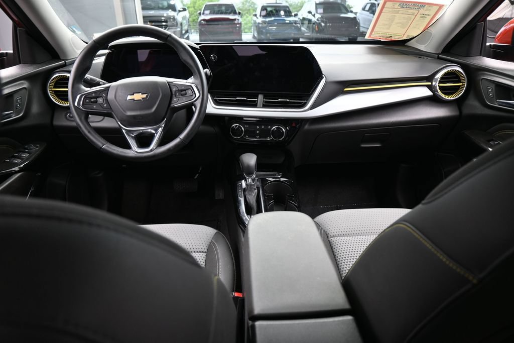 Used 2024 Chevrolet Trax LT w/ Driver Confidence Package FWD image 35