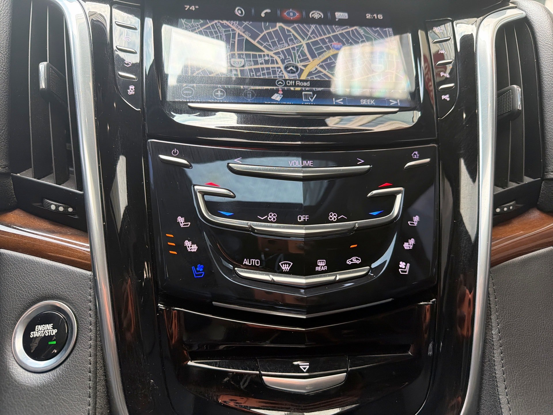 Used 2020 Cadillac Escalade ESV Luxury w/ Escalade Sport Edition AWD/4WD image 17