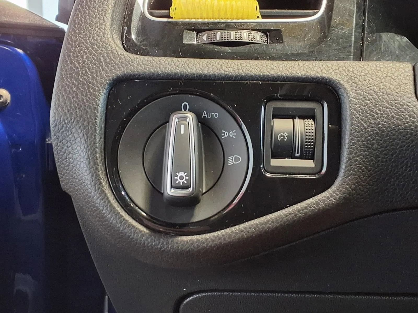 Used 2017 Volkswagen Golf R 4-Door image 17