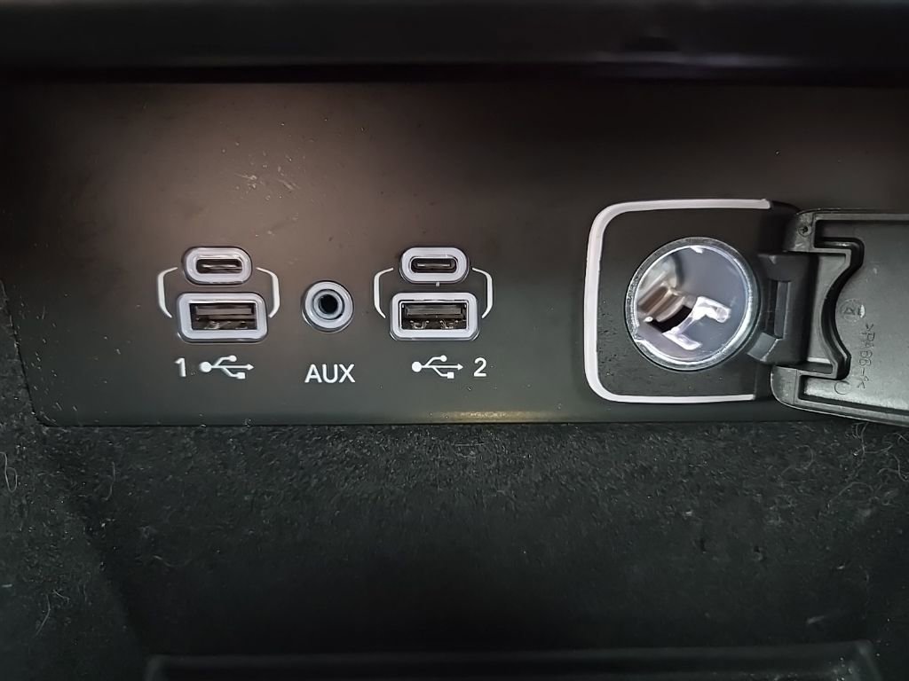 Used 2023 Jeep Grand Cherokee L Limited w/ Black Appearance Package image 23